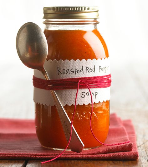 Roasted Red Pepper Soup in a Jar Eatable Christmas Gift Ideas, Soup To Go Packaging, Soup Gift Basket Ideas, Gift Mixes, Retreat Food, Stuffed Pepper Soup Recipe, Soup Packaging, Pepper Soup Recipe, Mishloach Manot