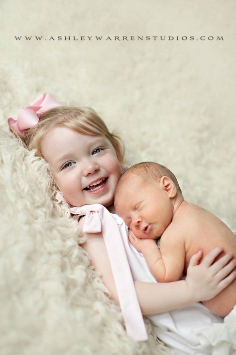 Sibling pose- for my big girl and little one! I love this but i don't know if i could get bells to smile like that! Sibling Photo Shoots, Newborn Sibling, Sibling Poses, Sibling Photography, Newborn Baby Photoshoot, Baby Poses, Newborn Baby Photos, Newborn Poses, Baby Boy Photos