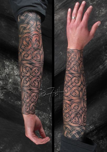 Celtic style sleeve tattoo Celtic Sleeve Tattoos, Scottish Tattoos, Celtic Knot Tattoo, Symbole Viking, Armor Tattoo, Irish Tattoos, Knot Tattoo, Celtic Tattoo, Norse Tattoo