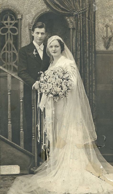 1930s Wedding, Blithe Spirit, Chic Vintage Brides, Vintage Wedding Photography, Vintage Wedding Photos, Vintage Couples, Beautiful Beach Wedding, Victorian Wedding, Detroit Wedding