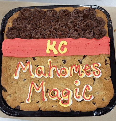 Patrick Mahomes Birthday Party, Patrick Mahomes Birthday Cake, Kc Chiefs Cookies Decorated, Kc Chiefs Cookie Cake, Chiefs Party, Football Night, Patrick Mahomes Memes Funny, Patrick Mahomes, Chiefs Football