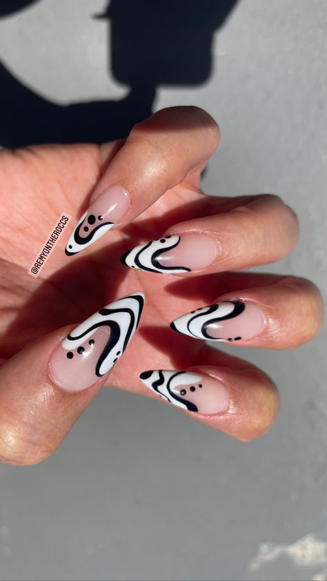 Line Nail Art, Abstract Nails, Abstract Nail, Abstract Nail Art, Edgy Nails, Lines On Nails, Nagel Inspo, Fire Nails, Funky Nails