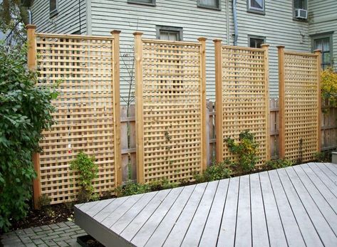 undefined Cheap Privacy Fence, Yard Privacy, Diy Privacy Fence, Patio Privacy Screen, Apartment Balcony Garden, Garden Fence Panels, Privacy Fence Designs, Patio Privacy, Modern Front Yard