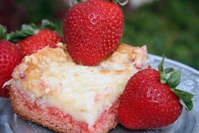 Strawberry Ooey Gooey Butter Cake Ooey Gooey Butter Cake Recipe, Ooey Gooey Cake, Cooking Website, Ooey Gooey Butter Cake, Gooey Cake, Gooey Butter, Cake Strawberry, Gooey Butter Cake, Butter Cake Recipe