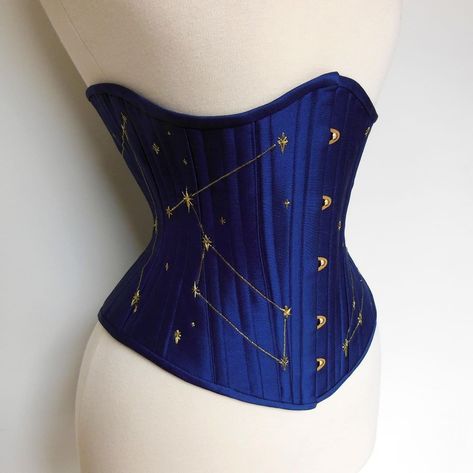 Lyris Design on Instagram: “An underbust corset in rich blue silk for the wedding of @misskellydeluxe, embroidered by machine and hand in metallic gold constellations.…” Blue Corset Aesthetic, Metallic Blue Aesthetic, Moondrop Costume, Space Corset, Celestial Corset, Blue And Gold Outfits, Blue Underbust Corset, Moondrop Cosplay, Dark Blue Corset