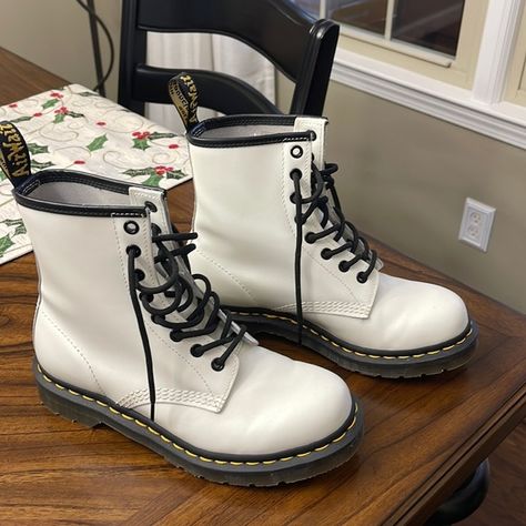 White Doc martens Dr Martens Leona, Pink Combat Boots, White Lace Up Boots, Black Patent Boots, White Doc Martens, Doc Marten Boot, Dr Martens White, Black Leather Combat Boots, Platform Combat Boots