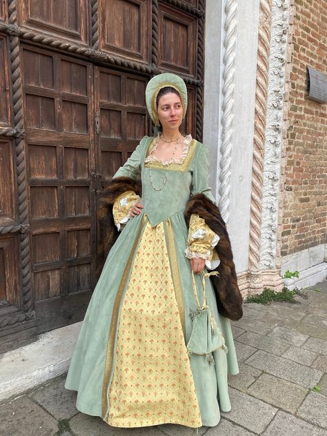 Tudor Period Fashion, 1300s Dress, Tudor Period Outfit, 1400s Fashion, 1500s Fashion, Elizabethan Fashion, British Costume, Tudor Dress, Tudor Fashion