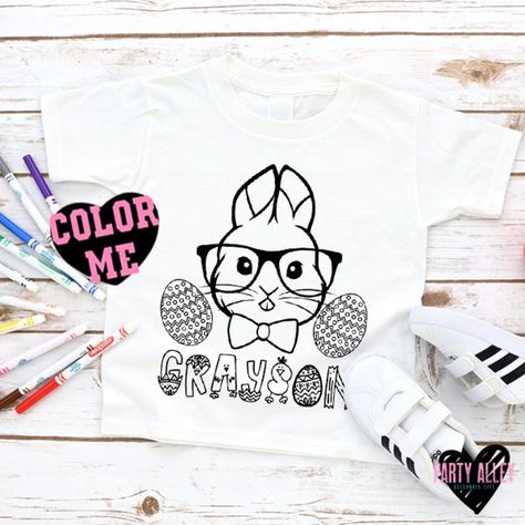 Get ready for Easter with these creative Easter shirt ideas. Our guide offers fun and festive DIY designs for the whole family. Easter Shirt Ideas, Baby Easter Outfit, Easter Shirts For Boys, Personalized Easter Gifts, Diy Designs, Easter Fashion, Easter Bunny Shirts, Easter Colouring, Cute Easter Bunny