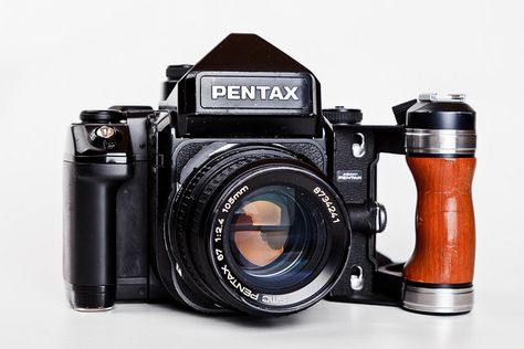 pentax 67 ♥ Vintage Cameras Photography, Fotocamere Vintage, Pentax 67, Pentax Camera, Photo Gear, Film Photography 35mm, Photographer Camera, Old Cameras, Classic Camera