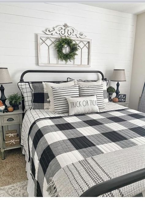 Buffalo Check Bathroom Ideas, Plaid Bedding Farmhouse, Black Plaid Bedding Ideas, Black And White Bedding Ideas Farmhouse, Black Farmhouse Bedding, Grey Buffalo Plaid Bedroom, Black And White Sewing Room, Black And White Plaid Bedroom Ideas, Plaid And Floral Bedroom