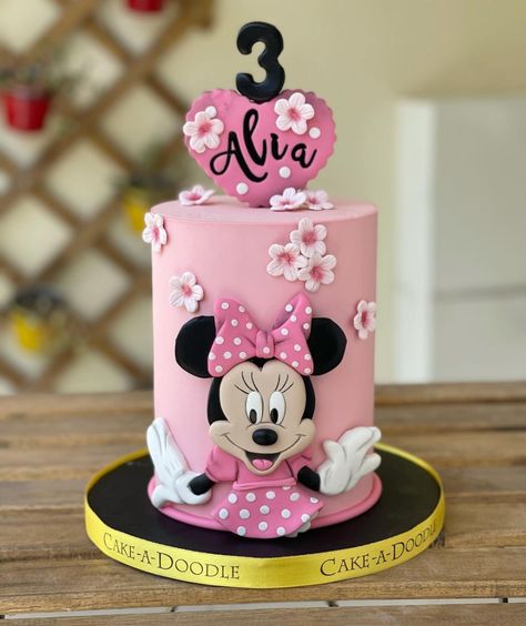 64 creative birthday cakes for kids. / MÉLÒDÝ JACÒB 3rd Birthday Cakes For Girls, Mickey Mouse Cakes, Minnie Mouse Cake Design, Doodle Cake, Γενέθλια Mickey Mouse, Minnie Mouse Birthday Cake, Cakes For Kids, Rodjendanske Torte, Mickey And Minnie Cake