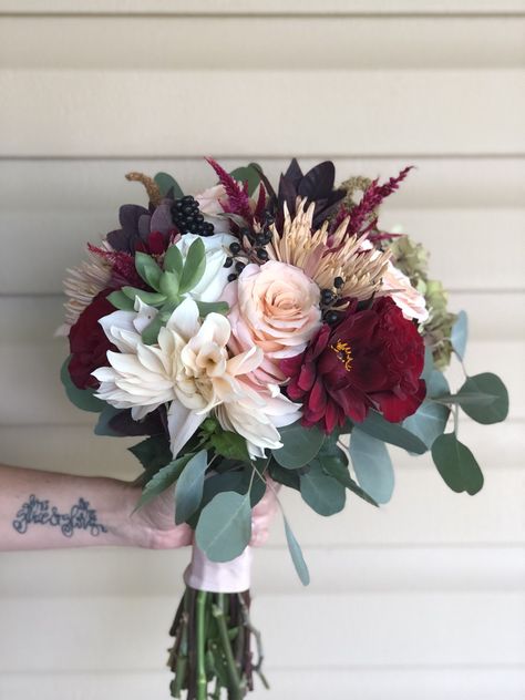 Bridal Boquets Fall Burgundy, Fall Bridal Bouquet November, Fall Wedding Bouquets November, Blush Burgundy Bouquet, Fall Wedding Flowers November, Champagne And Burgundy Wedding, Burgundy And Blush Wedding Flowers, Blush And Burgundy Bouquet, Burgundy Bridesmaid Bouquet