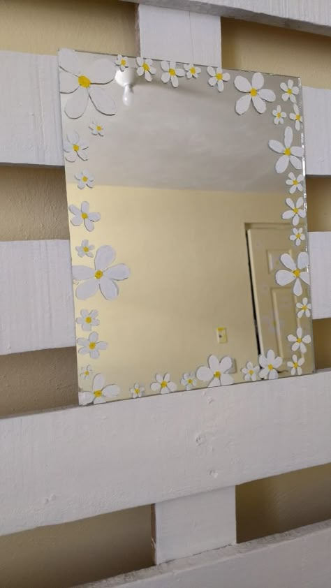 Painted Mirror Aesthetic, Cute Mirror Painting Ideas, Mirror Painting Ideas Art, Things To Paint On Mirrors, Mirror Painting Ideas Aesthetic, Mirror Decoration Ideas, Mirror Painting Ideas, Mirror With Frame, Spiegel Diy