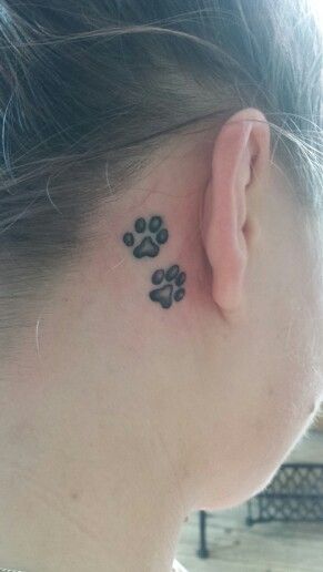 Dog Paw Tattoo Behind Ear, Pawprint Tattoo Behind Ear, Paw Print Tattoo Behind Ear, Tattoo Paw, Hand Tatts, Face Tattoos For Women, Tattoo Behind Ear, Side Neck Tattoo, Pawprint Tattoo