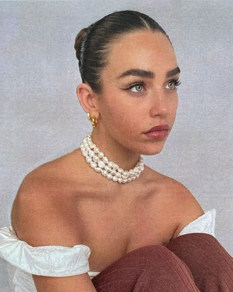 Pearl Choker Outfit, Pearl Choker Wedding, Pearl Necklace Outfit, Bride Pearl Necklace, Choker Outfit, Wedding Choker Necklace, Big Pearl Necklace, Second Hand Wedding, Pearl Necklace Choker