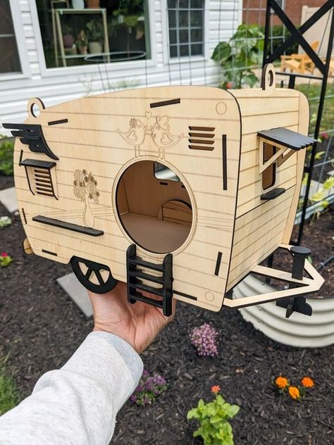 Small Woodworking Projects Diy Bird Houses, Laser Cut Wood Jewelry, Homemade Bird Houses, Diy Laser Cut, Bird Houses Ideas Diy, Squirrel Feeder, Wood Bed Design, Butterfly Houses, Laser Cut Wood Crafts