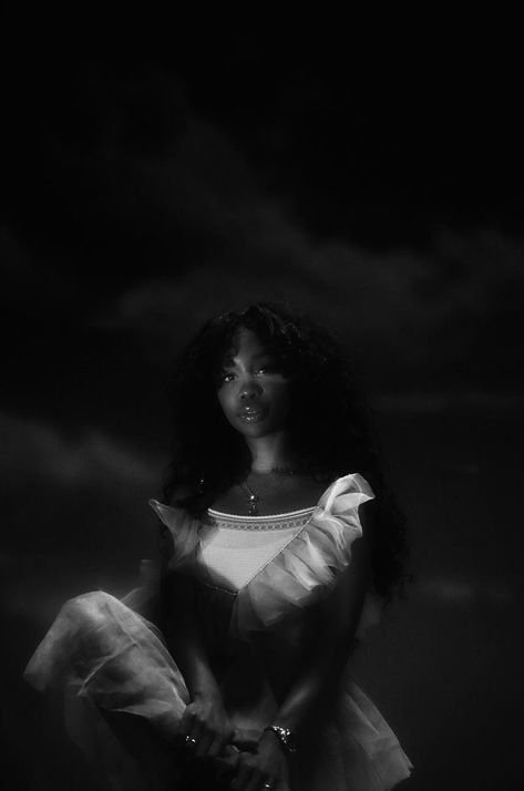 Rnb Aesthetic, R&b Aesthetic, Sza Singer, Trippy Iphone Wallpaper, Cute Lockscreens, Music Poster Design, Black And White Posters, Black And White Aesthetic, White Photo