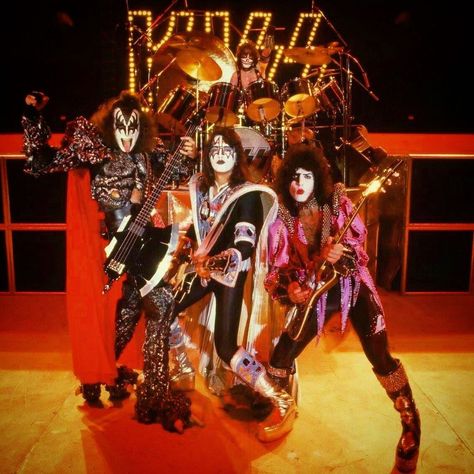 Concert Wall, Kiss Artwork, Band Kiss, Kiss Concert, Kiss Members, Kiss Army, Best Rock Bands, Vintage Kiss, Kiss Pictures