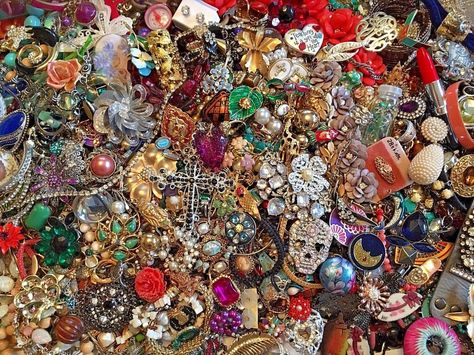 Huge 21 lbs Vintage 2 Now Jewelry Lot Repair Wear Harvest Some Signed 13 + Rings #SarahCoventryBetsyJohnsonAvonMonetLisner Beads Rings, Vintage Modern Jewelry, Horse And Buggy, Handmade Boutique, Retro Costume, Necklace Ring, Rhinestone Bead, Rhinestone Jewelry, Box Color