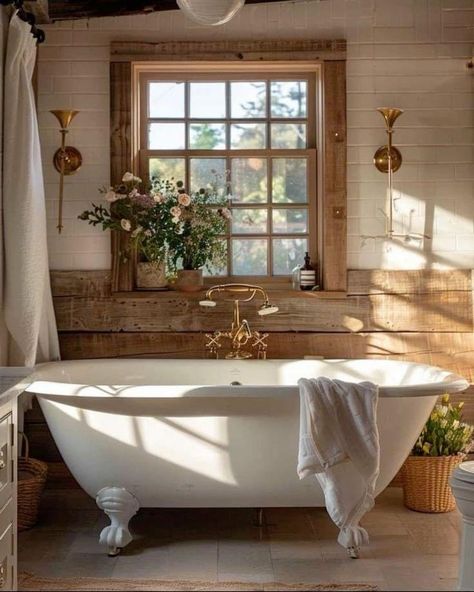 Cottage Interiors Bathroom, Farmhouse Bath Tub, Bathroom Rustic Ideas, Contemporary Farmhouse Bathroom, Bathroom Design Farmhouse, Rustic Bathtub, Farmhouse Bathtub, Country House Bathroom, Bathroom With Bathtub