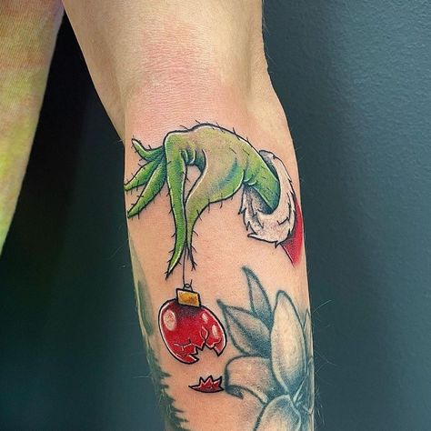 Elf On The Shelf Tattoo Ideas, Gingerbread Tattoo, The Grinch Tattoo, Grinch Tattoo Ideas, Grinch Tattoo, Christmas Tattoo Ideas, Holiday Tattoos, Great Tattoo Ideas, O Grinch