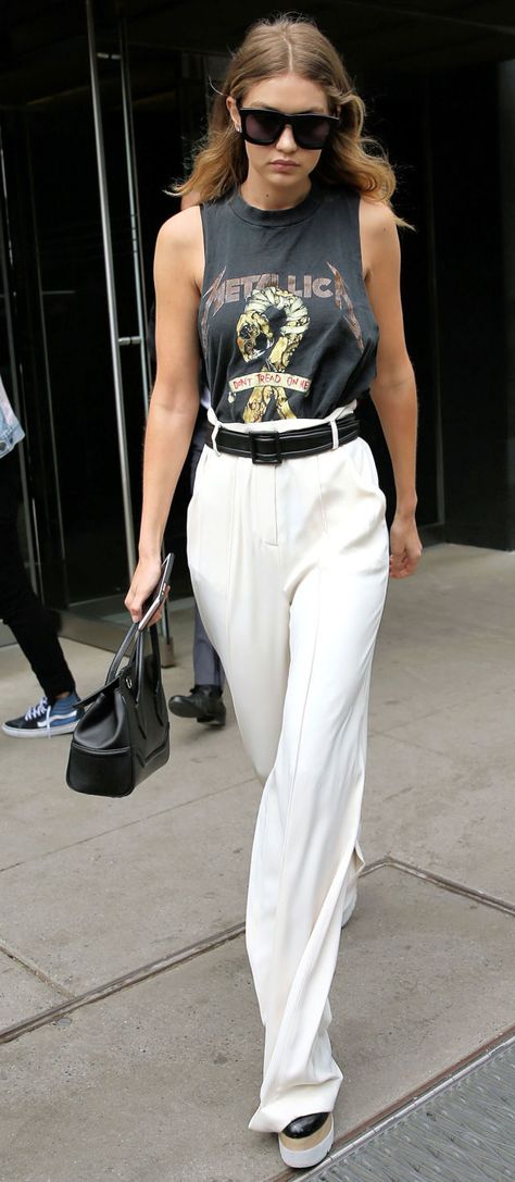 Gigi Hadid mixes tailored pants with a Metallica tee for a remix on edgy style. Celebrity Summer Style, Preteen Clothing, 여름 스타일, Olsen Twins, Chique Outfits, Hadid Style, Grunge Look, Sienna Miller, Nicole Richie