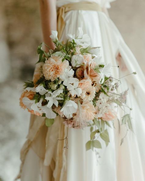 Beautiful peaches and cream wedding bouquet Peach And Cream Wedding, Cream Wedding Bouquet, Cream Wedding Flowers, Bridal Model, Peach Bouquet, Wild Bunch, Summer Wedding Bouquets, Sage Wedding, Cream Wedding