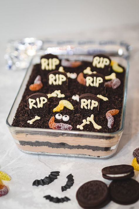 Halloween Graveyard Dirt Cake Recipe (No Cool Whip) - Sweet Mouth Joy Grave Yard Cake, Graveyard Dirt Cake, Chocolate Dirt Cake, Dirt Cups Recipe, Graveyard Cake, Graveyard Dirt, Dirt Cake Recipes, Classic Lemon Bars, Dessert Halloween