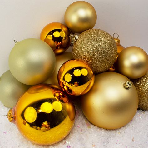 The Bauble packs are a mix of shiny, matte, satin and glitter finish. All shatterproof plastic. Ranging in sizes from 60mm to 100mm Christmas Products, Copper Brown, Gold Champagne, Matte Satin, Gold Copper, Champagne Gold, Pure Gold, Gold Rose, Beauty And The Beast