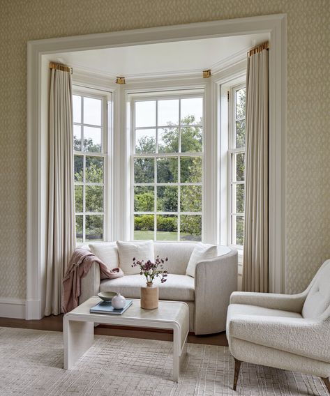 Bay Window Decor, Bay Window Living Room, Bedroom Windows, Living Room Windows, New Living Room, Formal Living Rooms, Window Seat, Front Room, Design Case