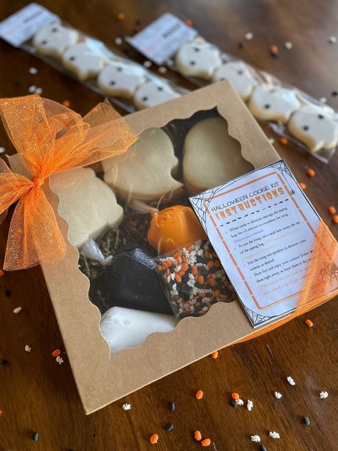 **Deadline to order 10/24/21** PICKUP INFORMATION Location: Quail Run Park (3199 N Glacier Way, Hanford, CA 93230) Time: 3:00 - 6:00 PM --------------------------------------------------------------------------------------------------- Included in DIY Cookie Kit : - 12 Large Vanilla Sugar Cookies (4 Pumpkin Pales, 4 Witches' Cauldrons, 4 Ghosts)  - 3 Bags of Icing (Orange, Black, White)  - Sprinkles - Instructions Included in Bag of Boos:  - 4 Mini (2.5in) Iced Vanilla Sugar Cookies --------------------------------------------------------------------------------------------------- Text (559) 381-8350 with any questions.  Thank you in advance for your order!  - Nini :) Halloween Cookie Boxes Diy, Halloween Cookie Kit Ideas, Halloween Cookie Gift Boxes, Cookie Kit Instructions Printable, Diy Halloween Cookie Kits, Christmas Cookie Kits For Kids, Halloween Diy Cookie Kits, Fall Cookie Box Ideas, Halloween Cookie Box Ideas