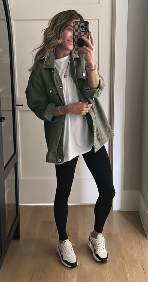 2024 Fall Casual Outfits Women, Sahm Outfits Midsize, Bra With Jacket Outfit, Hip Mom Style, Period Week Outfits, Easy Casual Outfits Winter, What Not To Wear To Work, 35 Yo Women Fashion, Tan Pants Fall Outfit