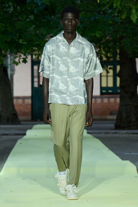 Bb Style, Streetwear Spring, Paris Fashion Week Men, Paris Fashion Week Runway, Monochromatic Fashion, Cool Kid, Classic Wardrobe Staples, Runway Collection, Spring 2024