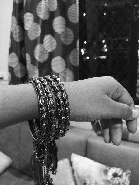 Desi Black And White Aesthetic, Bangles Aesthetic, Aesthetic Black And White, Desi Aesthetic, Aesthetic Black, Art Prints Quotes, Black And White Aesthetic, Black N White, White Aesthetic