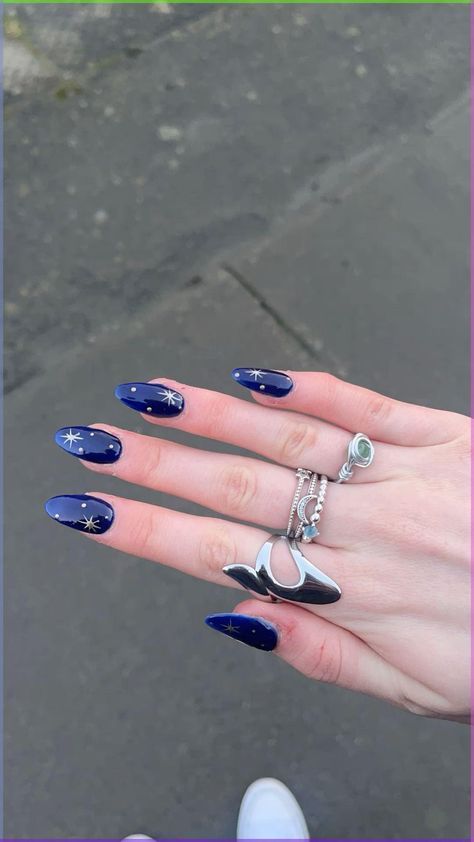 Taylor Swift Nail Ideas Midnights, Royal Blue Nails With Stars, Winter Star Nails, Blue Nails With Silver Stars, Nail Inspo With Stars, Midnight Sky Nails, Easy Star Nails, Navy Nails With Stars, Dark Blue Nails With Stars