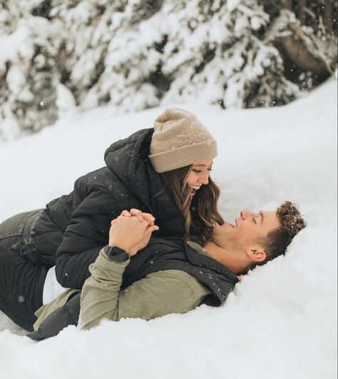 Couple Winter Outfits, Merry Christmas Post, Winter Couple Pictures, Couple Photography Winter, Winter Vacation Outfits, Country Couple Pictures, Christmas Couple Pictures, Snow Photoshoot, Snow Pictures