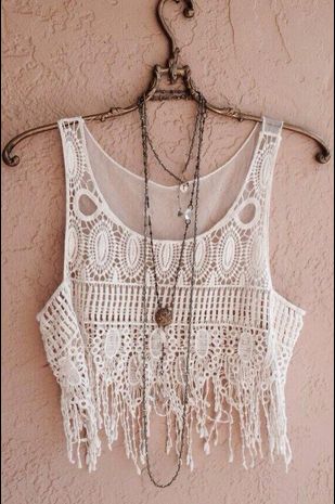 White crotchet shirt! Fringe Crop Top, Boho Mode, Estilo Hippie, Crochet Fringe, Mode Boho, Bohol, Crochet Crop Top, Soft Grunge, Grunge Style