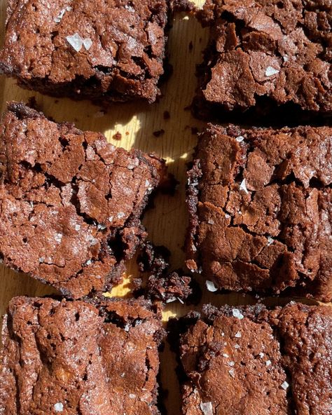 BEST EVER (gluten free) DOUBLE CHOCOLATE WALNUT BROWNIES — jeannette eileen Brownies With Walnuts, Chocolate Walnut Brownies, Walnut Brownies, Brownie Ingredients, Gluten Free Brownies, Just Cooking, Double Chocolate, Sans Gluten, Chocolate Chips