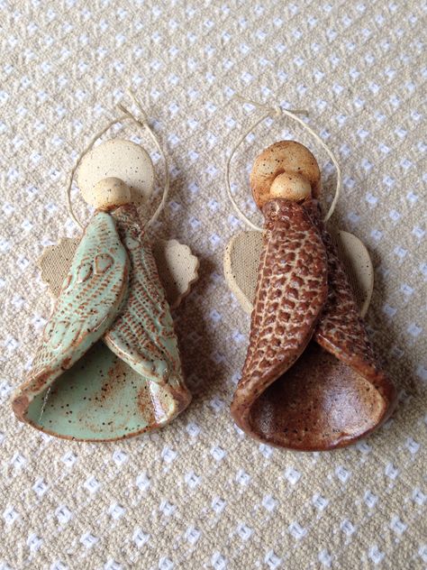 Pottery Workshop Angel Ornaments. Each chose their own texture & glazes. These are Rebecca's. Pottery Ideas For Beginners, Angels Images, Slab Pottery Ideas, Clay Angel, Pottery Angels, Ceramic Christmas Decorations, Pottery Ornaments, Beginner Pottery, Pottery Workshop