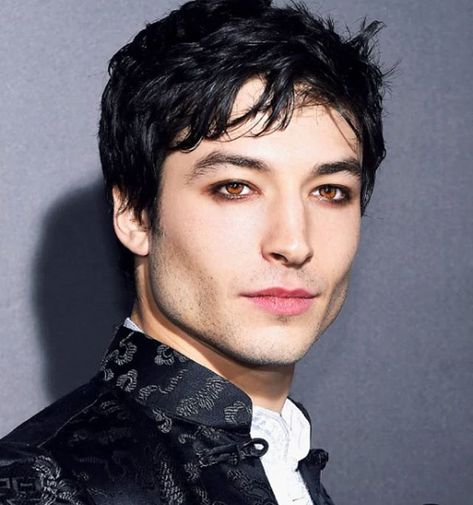 Androgynous Makeup, Ideas For Wallpaper, Wallpaper Rosa, Ezra Miller, Male Makeup, Stage Makeup, For Wallpaper, Face Photography, Trendy Wallpaper