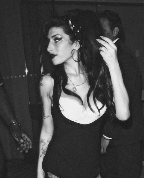 Amy Wine, Amy Winehouse Style, Amy W, Amazing Amy, Amy Winehouse, Wine Fridge, Her Music, Heavy Metal, Pretty People