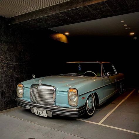 Vintage Mercedes Aesthetic, Slammed Mercedes, W115 Mercedes, Garage Goals, Mercedes W114, Benz 190e, Vintage Mercedes, Old Mercedes, Mercedes Benz 190e