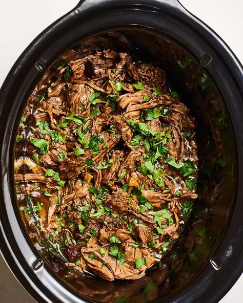 Slow Cooker Shredded Beef, Dump Dinners, Beef Chuck Roast, Balsamic Beef, Shredded Beef, Beef Chuck, Crockpot Recipes Slow Cooker, Slow Cooker Beef, Crockpot Recipes Easy