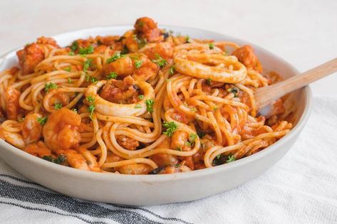 Seafood Spaghetti Recipe, Marinara Dishes, Seafood Marinara Recipes, Pasta Marinara Recipes, Marinara Pasta Recipes, Seafood Marinara Pasta, Spaghetti Marinara Recipe, Marinara Recipes, Marinara Spaghetti