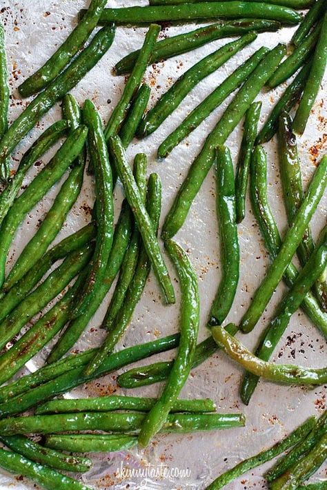 Roasted Green Beans topped with Parmesan come out perfectly charred and tender – SO good, I can literally eat the whole batch and made with just four ingredients! Roasted Parmesan Green Beans, Parmesan Green Beans, String Beans, Cheese Crisps, Roasted Green Beans, Cole Slaw, Think Food, Vegetable Sides, Side Recipes