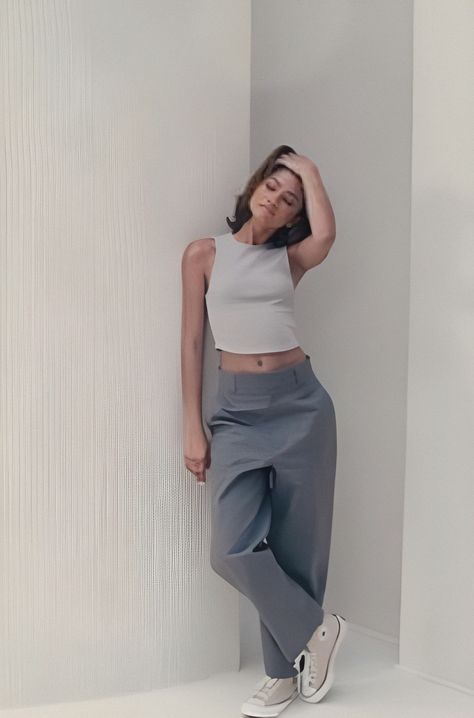 Zendaya Everyday Outfits, Zendaya Aesthetic Outfits, Zendaya Outfits Casual, Zendaya Casual Outfits, Zendaya Fits, Zendaya Body, Zendaya Aesthetic, Zendaya Street Style, Zendaya Fashion