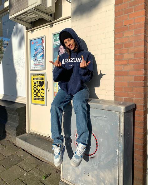 White Beanie Outfit, Beanie Outfit Aesthetic, Black Beanie Outfit, Blue Hoodie Outfit, Jeans And Hoodie, Foto Inspo, Beanie Outfit, Clothes Board, Skater Girl