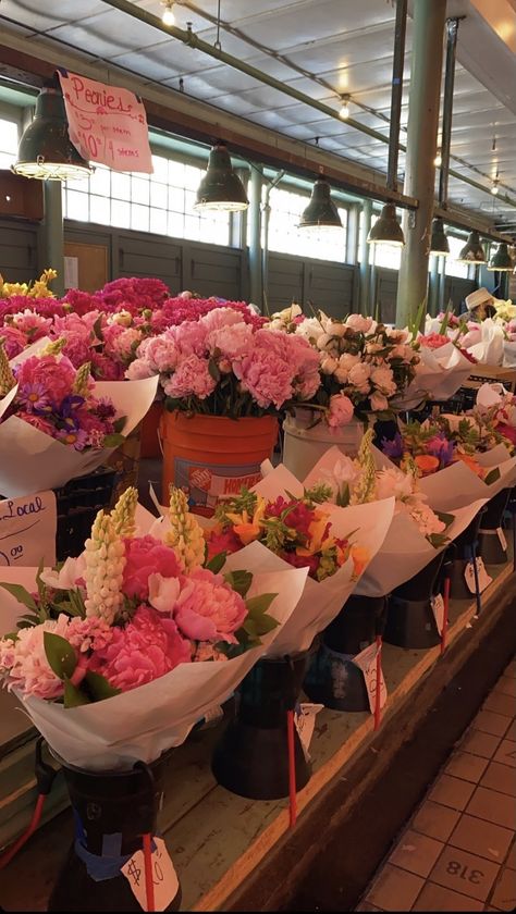 public market, seattle, wa Seattle Flower Market, Seattle Public Market, Public Market Seattle, Seattle Travel, Design Restaurant, Public Market, Walla Walla, Poses Instagram, Selfie Poses Instagram