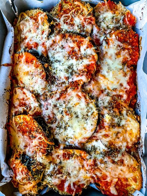 Healthy Eggplant Parmesan Recipe - Everything Delish Healthy Eggplant Recipes, Eggplant Parm Recipe, Dill Salad Recipe, Eggplant Recipes Healthy, Creamy Hummus Recipe, Yummy Nummies, Eggplant Parmesan Recipe, Healthy Eggplant, Eggplant Parmesan Baked