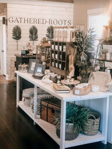 Market Displays Booth Ideas, Boutique Layout, Retail Store Layout, Creative Home Decor Ideas, Gift Shop Interiors, Boutique Store Displays, Gift Shop Displays, Home Decor Boutique, Flower Shop Design